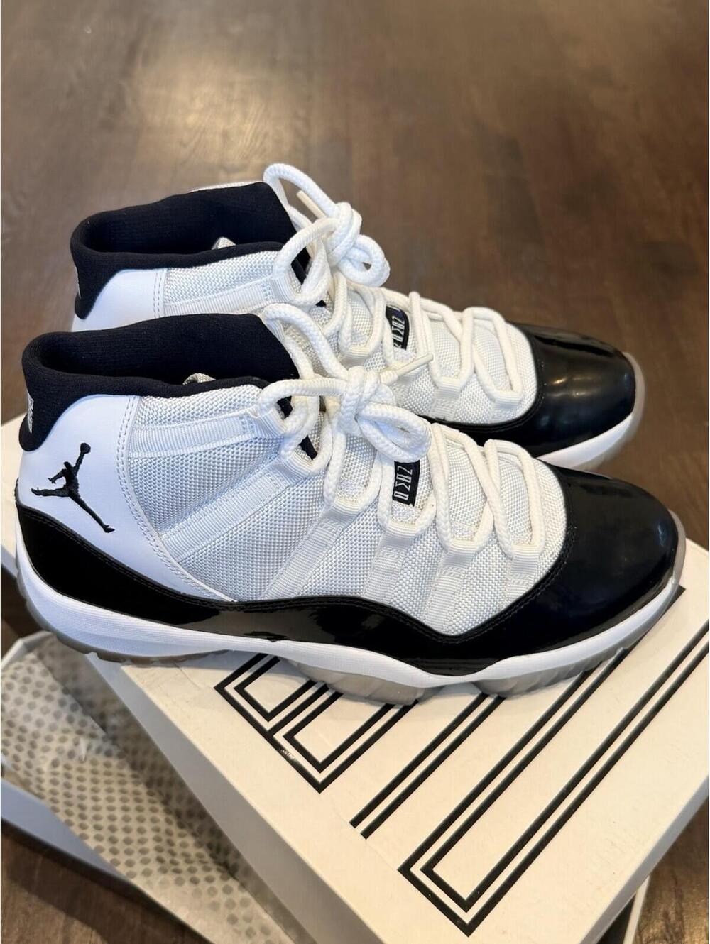 Size 9.5 - Jordan 11 Retro Concord 2011 NEW Never Worn RARE 🔥